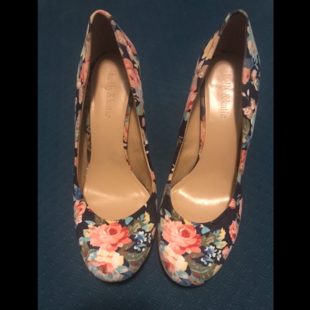 Kelly and Katie floral heels size 10